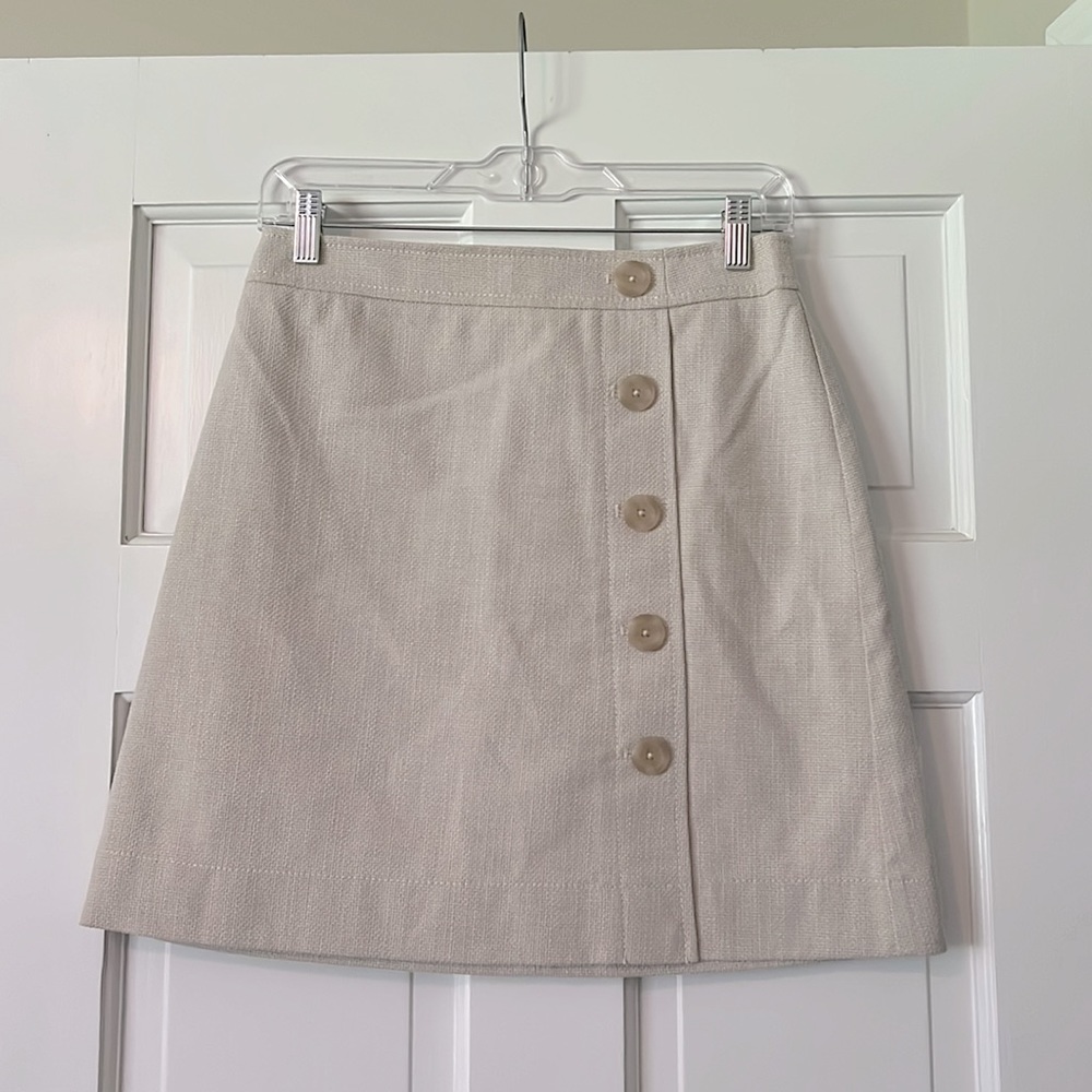 Ann Taylor size 2P brand new tan, textured button-up skirt with zipper